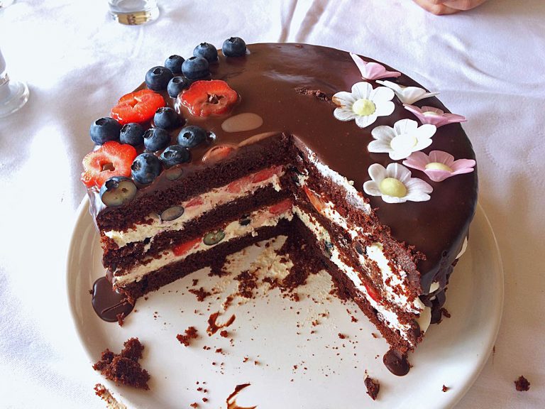 Schokoladen Naked Cake Mit Mascarpone Creme Und Beeren What Bakes