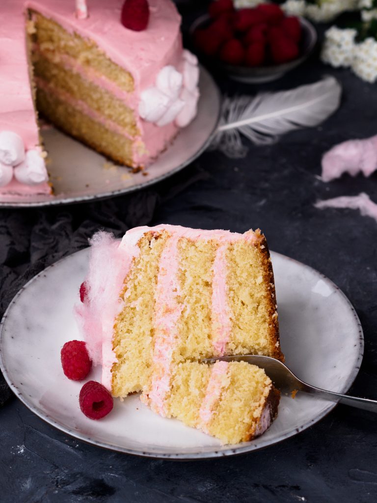 Kokos-Himbeer-Torte mit Baiser-Buttercreme - * what bakes me smile