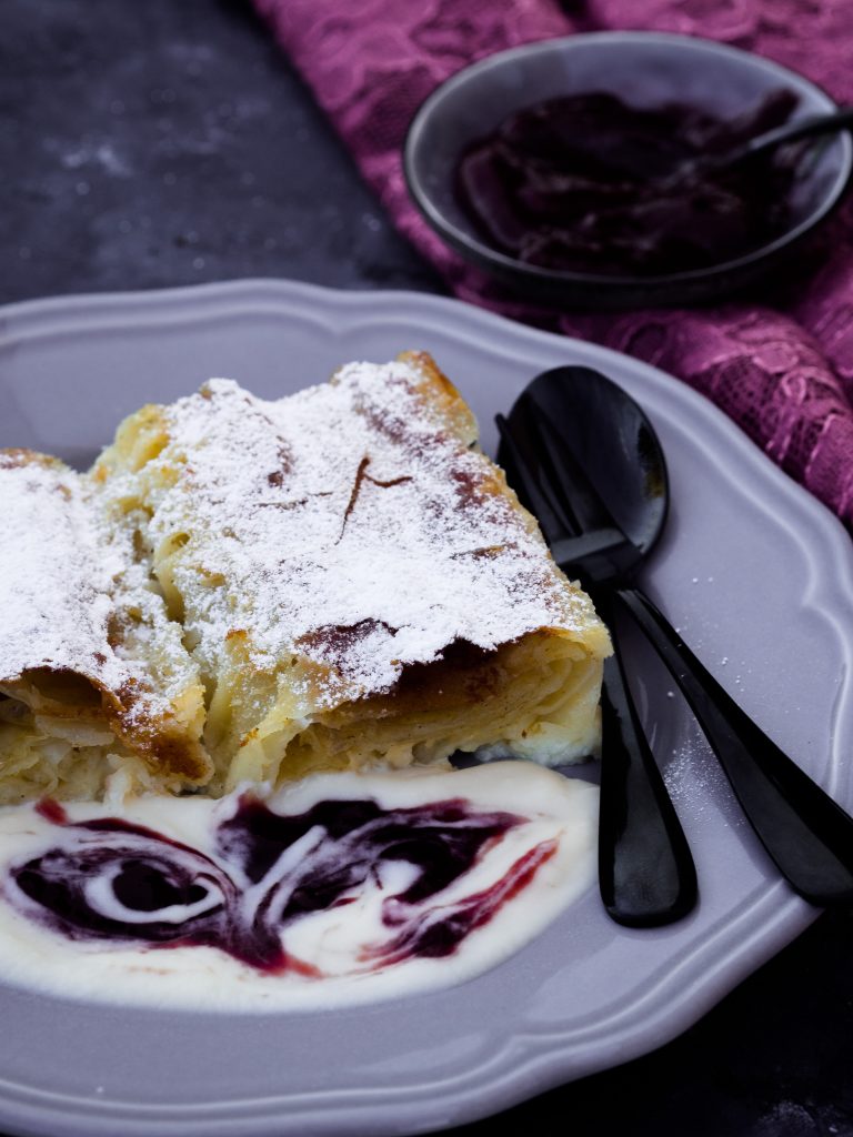 Milchrahmstrudel mit Vanillesauce - * what bakes me smile