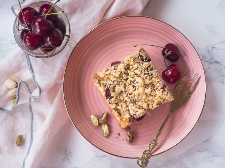 Kirsch-Grießkuchen mit Pistazienstreuseln - * what bakes me smile